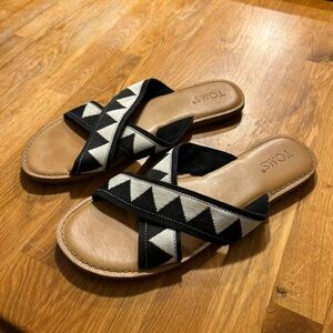 Toms Geometric Black and White Sandals